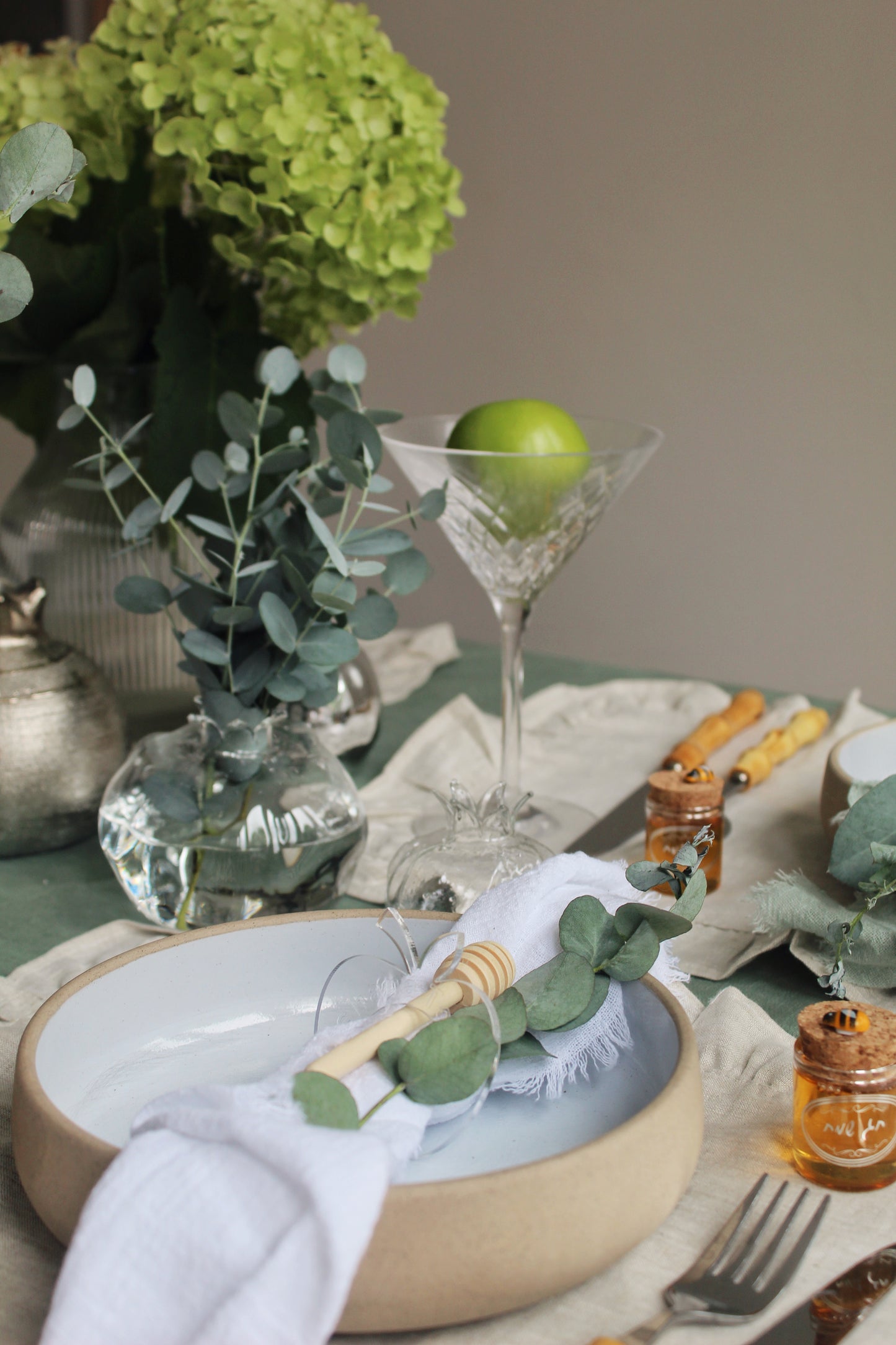 Apple Shaped Shana Tova Napkin Rings