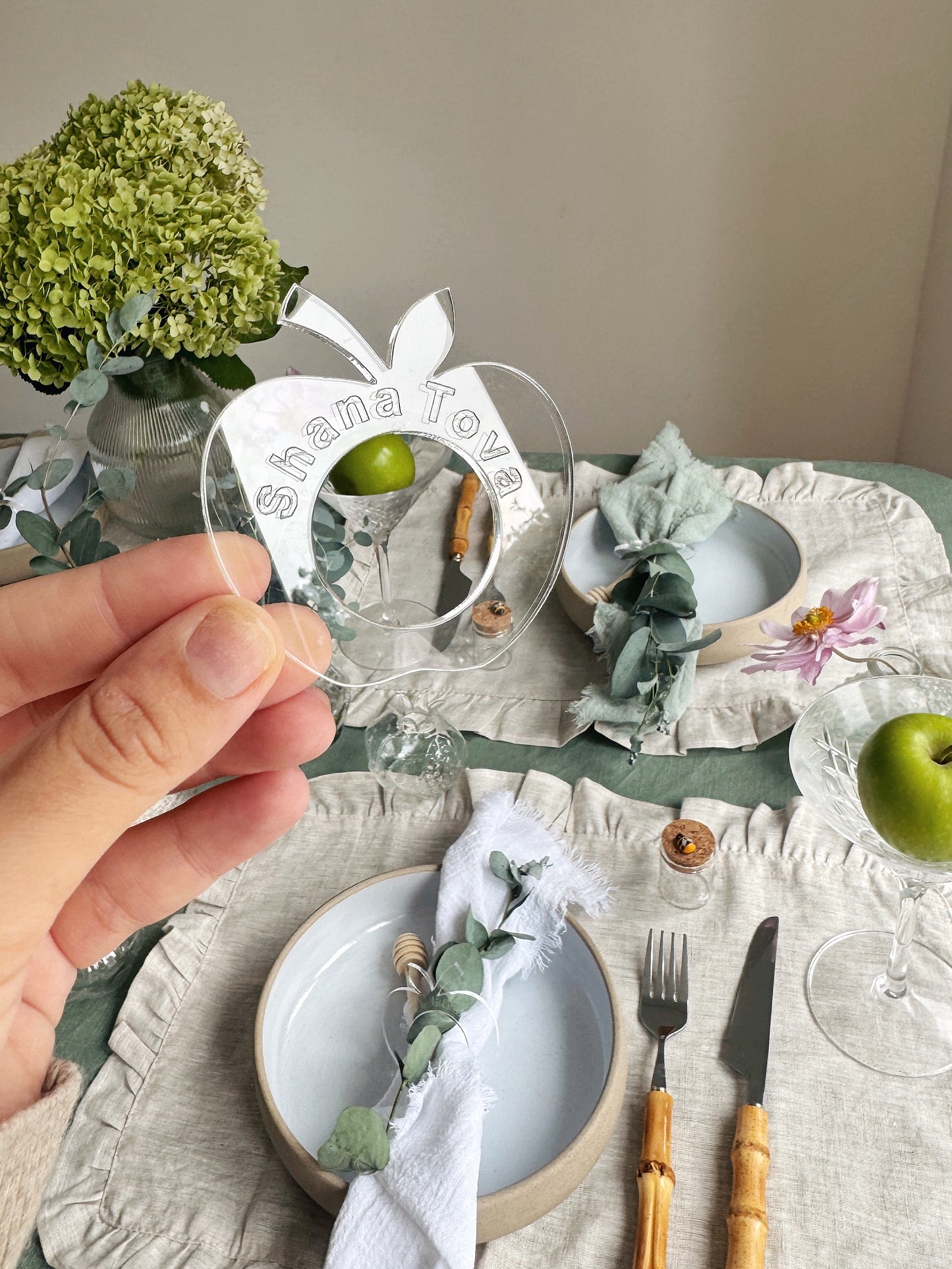 Apple Shaped Shana Tova Napkin Rings